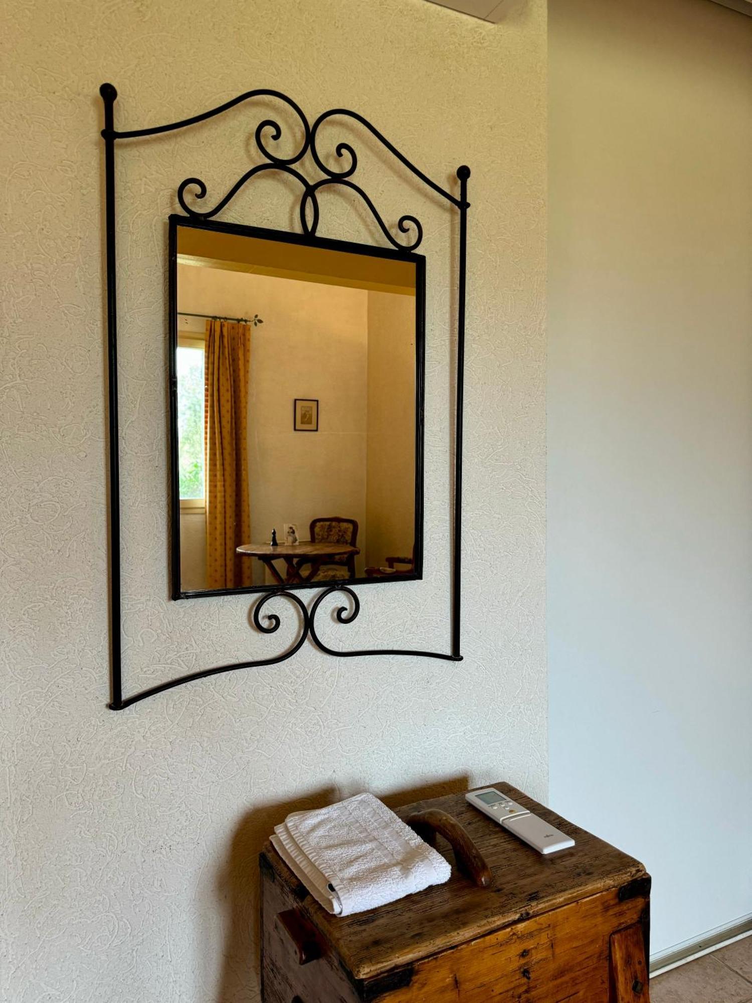 Hotel Mas Du Grand Peloux Port-Saint-Louis-du-Rhône Habitación foto