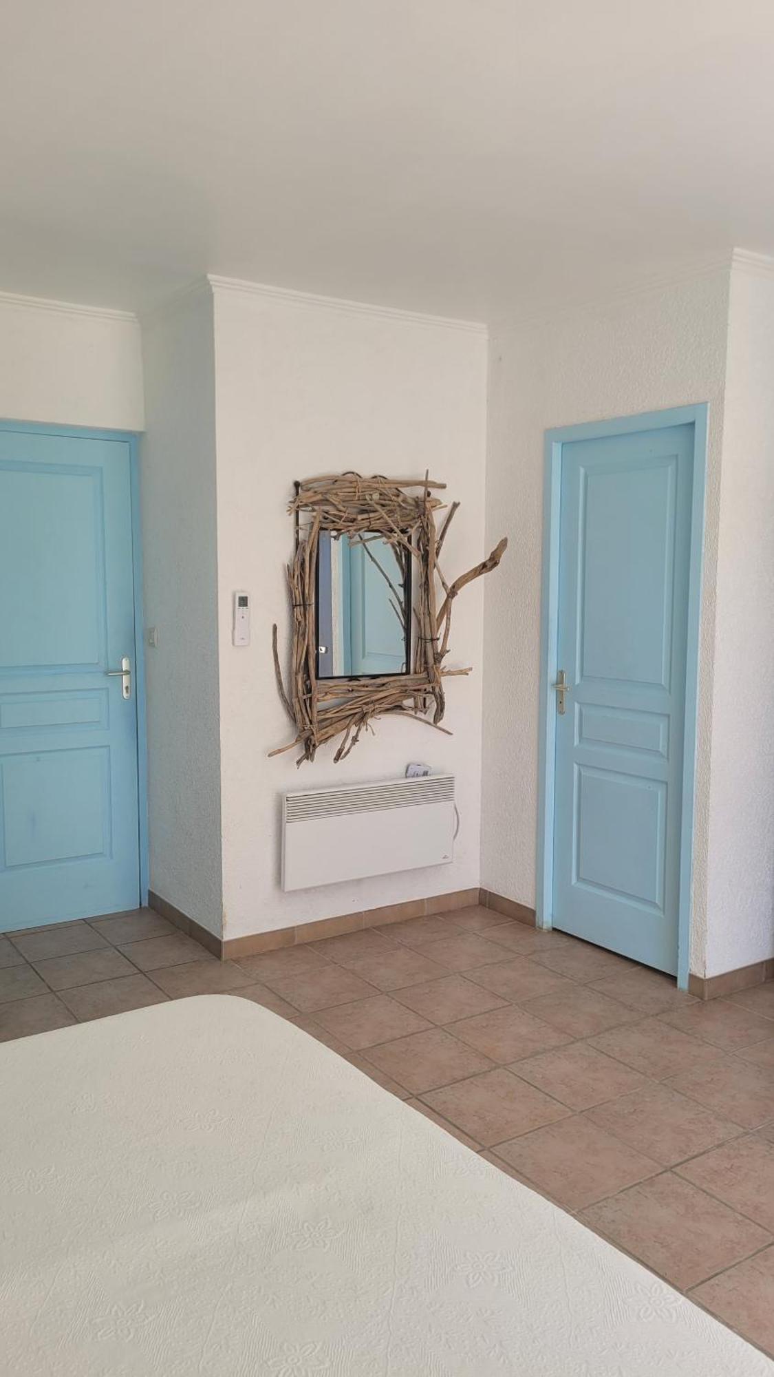Hotel Mas Du Grand Peloux Port-Saint-Louis-du-Rhône Habitación foto