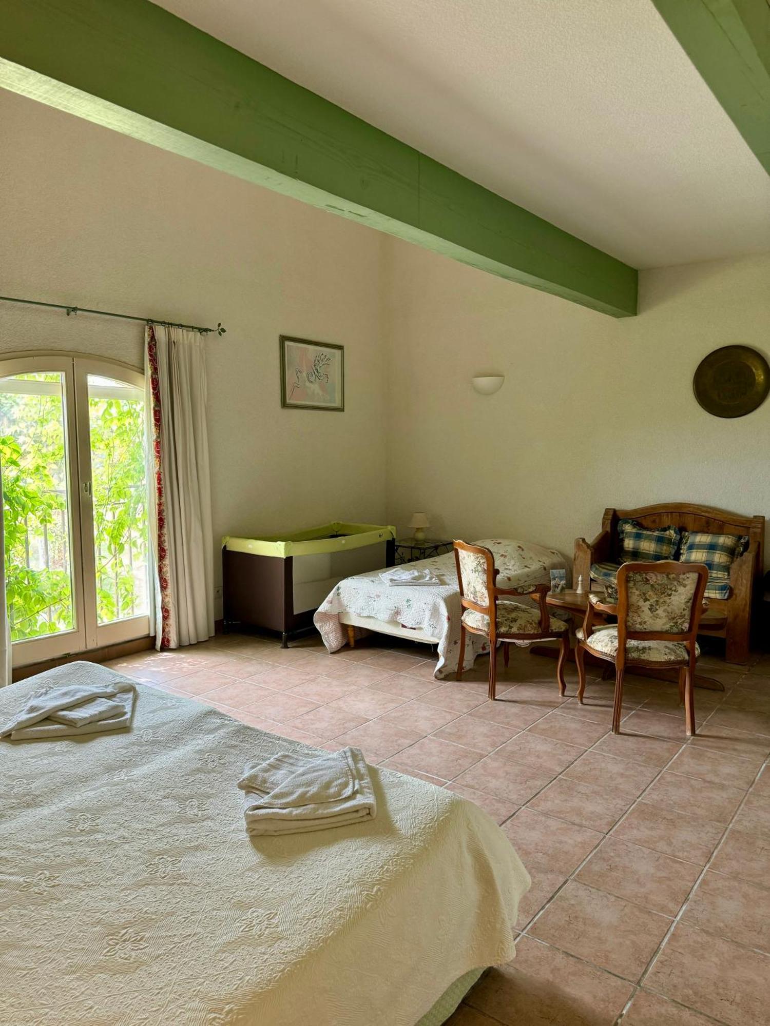 Hotel Mas Du Grand Peloux Port-Saint-Louis-du-Rhône Habitación foto
