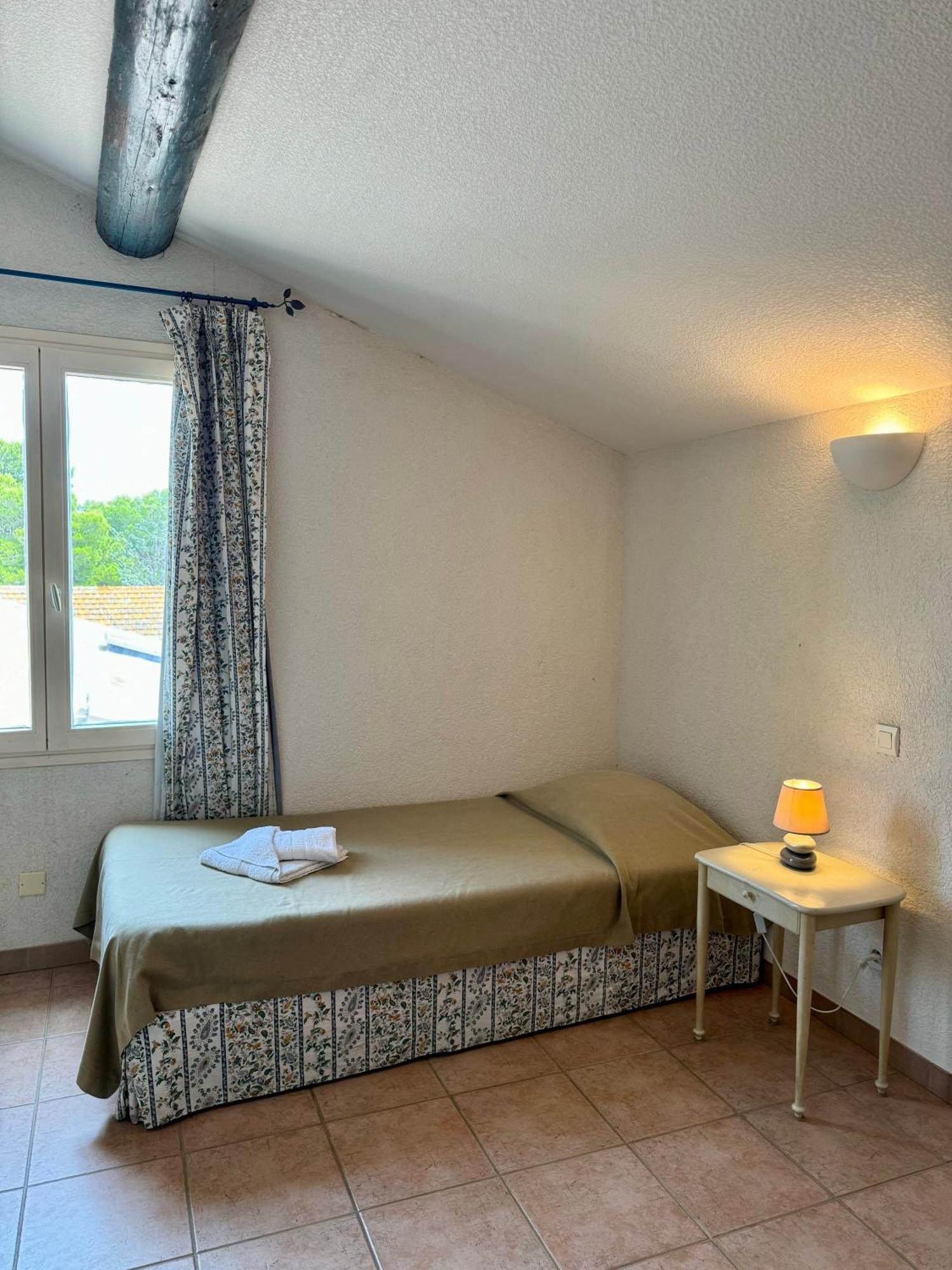Hotel Mas Du Grand Peloux Port-Saint-Louis-du-Rhône Habitación foto
